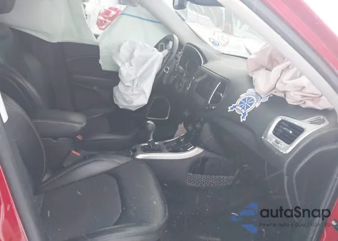 2019 Jeep Compass Latitude 4X4 z USA, uszkodzony, nr VIN 3C4NJDBB7KT641452